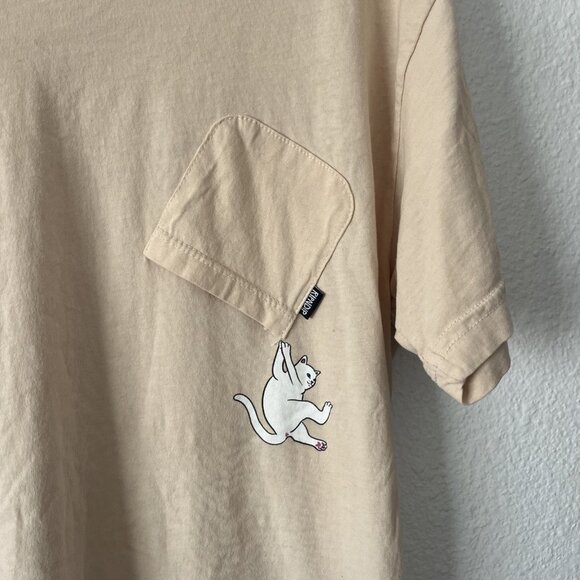 RIPNDIP Cream Pocket Cat Falling Tee Shirt Men's size L Relaxed Fit - Picture 2 of 6